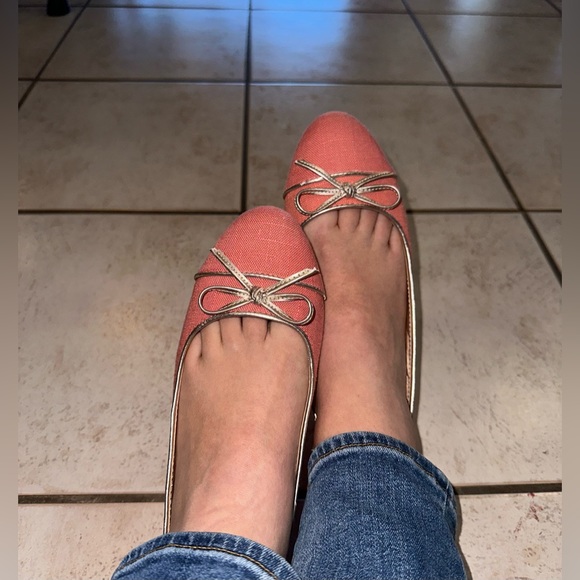 Women’s cute salmon pink flats with metallic trim and bow Dress Barn well loved - Picture 8 of 13
